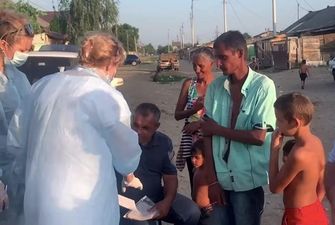 На Закарпатье выездная бригада COVID-вакцинирует ромов