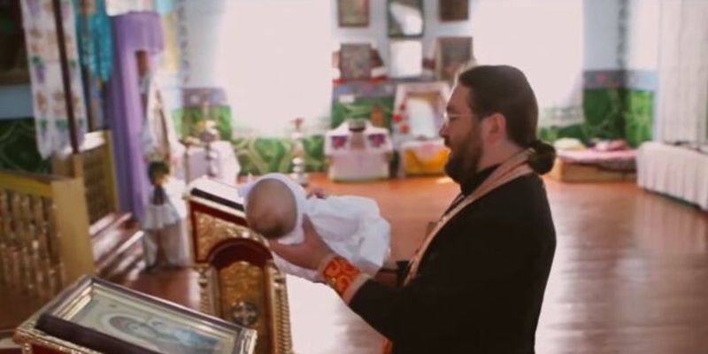 Священник УПЦ рассказал, как выбрать крестных для ребенка