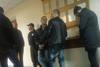 Захват заложников в суде Одессы: появились новые фото и видео с преступником