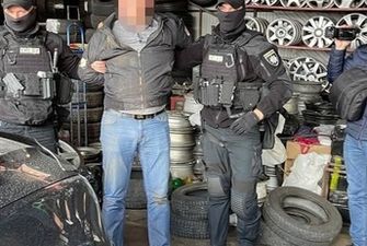 Карантин - не для всех: в Киеве поймали на взятке полицейского чиновника, фото