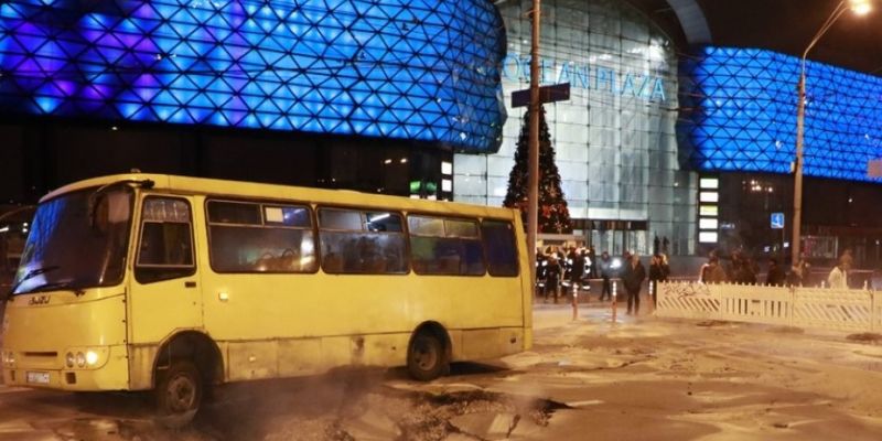 Затопление кипятком Ocean Plaza в Киеве: женщину из маршрутки с ожогами ног 2-3 степени отправили в больницу