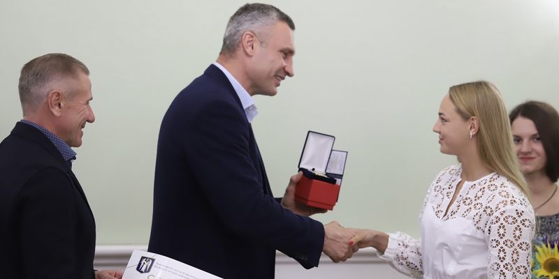 Кличко поздравил и наградил киевлян-олимпийцев