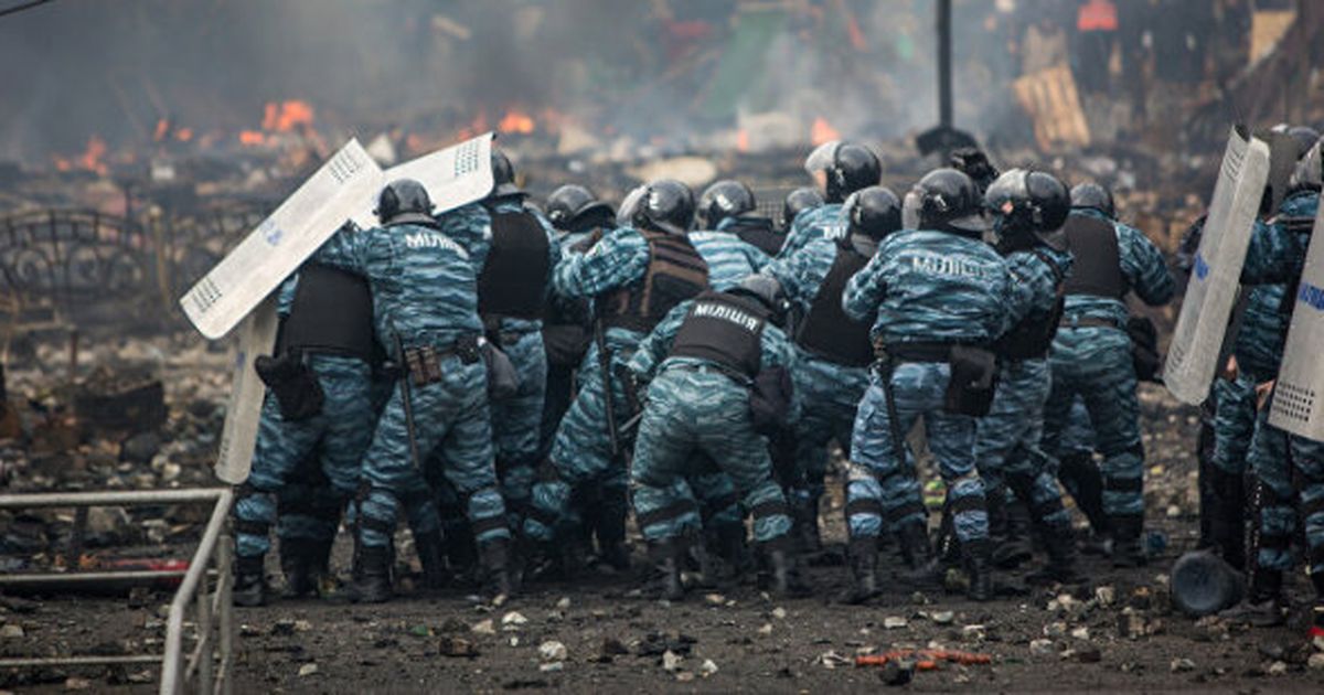 Жить на войне украине. Беркут Украина Майдан на Украине в 2014. Майдан на Украине в 2014 Беркут.