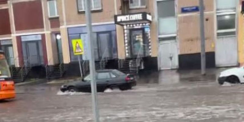 Заливає так заливає: Москву накрили потужні дощі