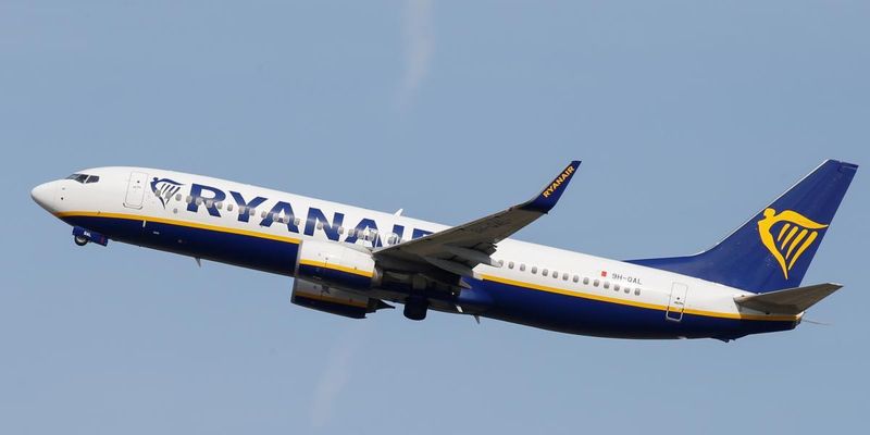 Ryanair заявил о новых сокращениях рейсов в октябре