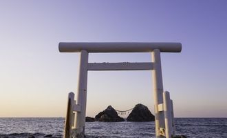 На японский остров Окиносима могут попасть только обнаженные мужчины: в чем его секрет