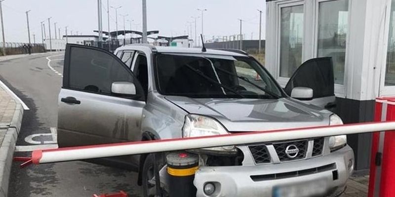 Украинец на авто прорывался в Крым через КПВВ