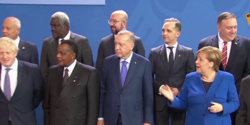 Путин "потерялся" на конференции в Берлине