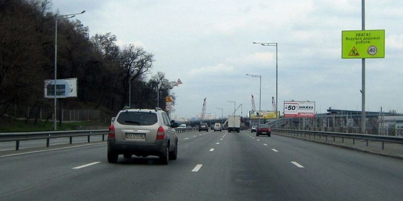 Ремонтируют развязку перед мостом Патона: На Надднепрянском шоссе в Киеве ограничат движение транспорта