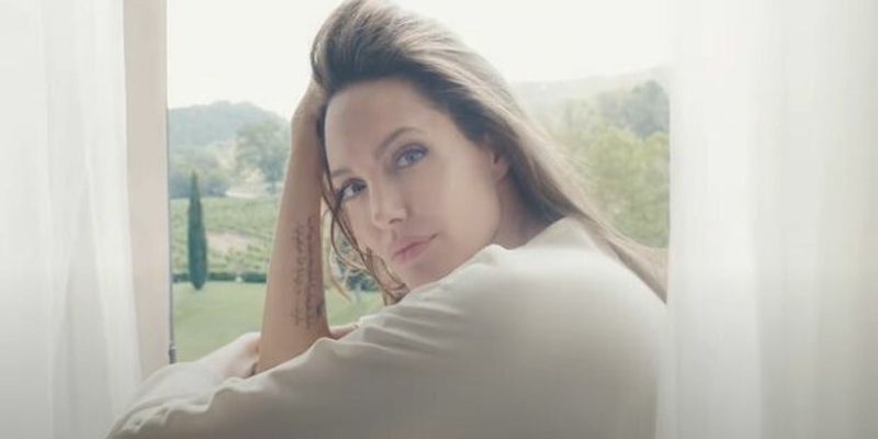 Анджелина Джоли озадачила уставшим лицом без фильтров на публике: кадры