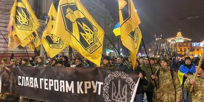 В Украине провели зрелищный марш в честь героев Крут: фото и видео