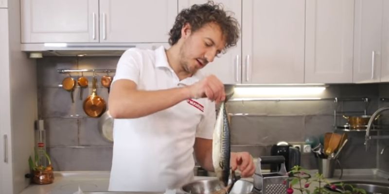 Євген Клопотенко поділився авторським рецептом приготування скумбрії: названо секретний інгредієнт