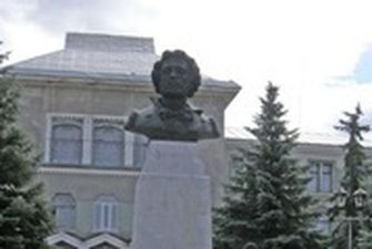 В Тульчине на Виннитчине снесут памятники Пушкину и Суворову
