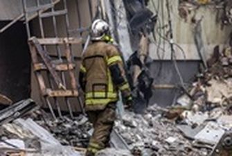Из-под завалов дома в Днепре достали тело ребенка