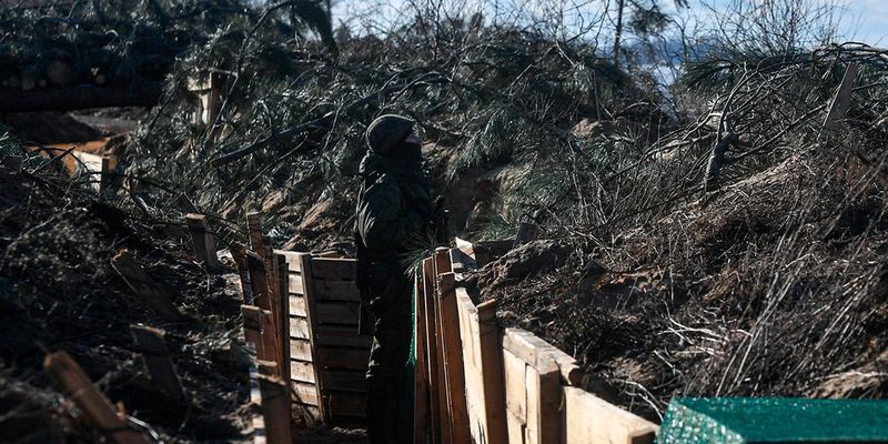 Строят линии обороны и роют окопы: в Генштабе и ГУР сообщили о подготовке РФ к обороне Крыма