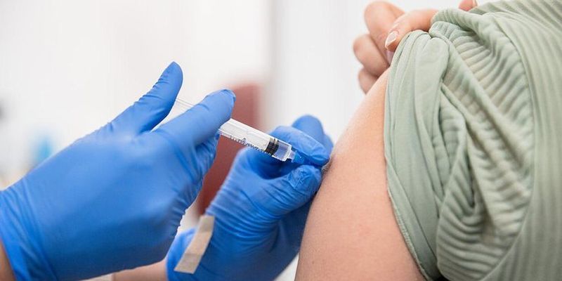 В ЕС начинают вакцинировать подростков