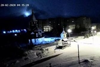 Упавший в Карелии метеорит попал на видео