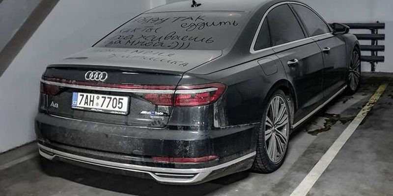 Уже покрылась пылью: в Украине нашли брошенной новую Audi A8