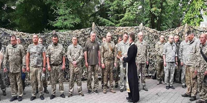 На Закарпатье священник УПЦ благословил воинов на защиту Украины