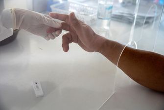В Україні зафіксували уже понад 800 випадків коронавірусу