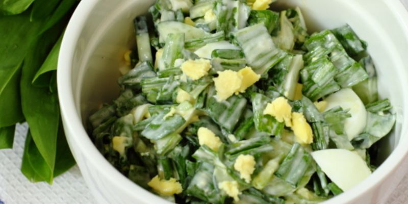 Полезный весенний салат из черемши и яиц 7 минут: рецепт блюда на каждый день