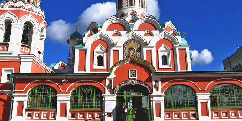 Неизвестный ограбил Казанский собор
