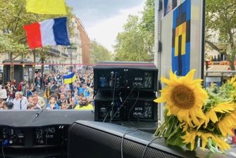 В Париже в поддержку Украины провели музыкальный техно-парад