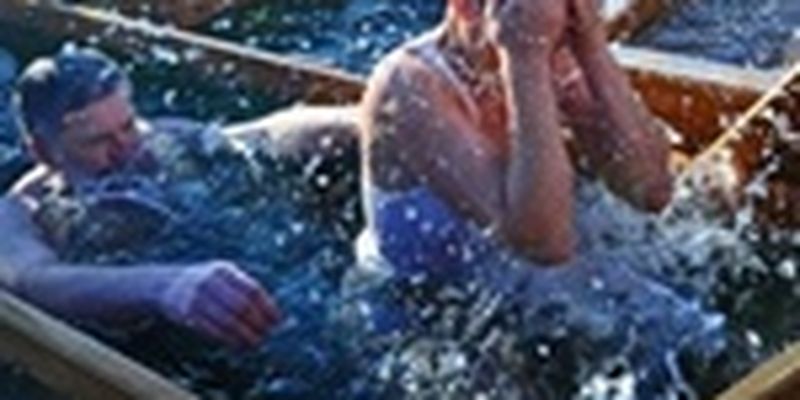 Спасатели напомнили, как правильно купаться на Крещение