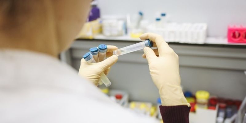 В Турции за сутки 2704 новых инфицированных коронавирусом, умерли 46 человек
