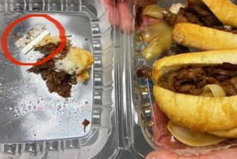 Полицейский пообедал бутербродом из супермаркета с лезвием бритвы: мужчину забрала скорая