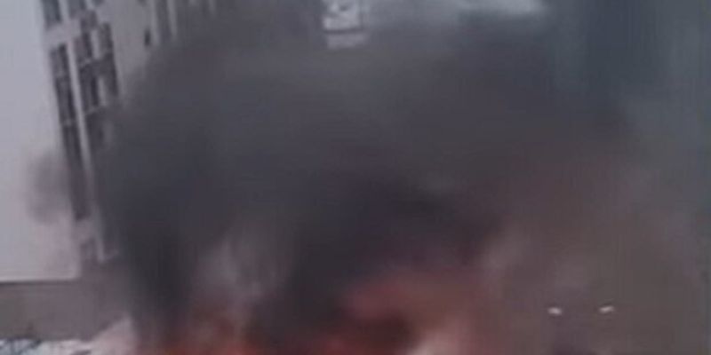 "Бог шельму метит": сильный пожар вспыхнул на территории храма в Москве