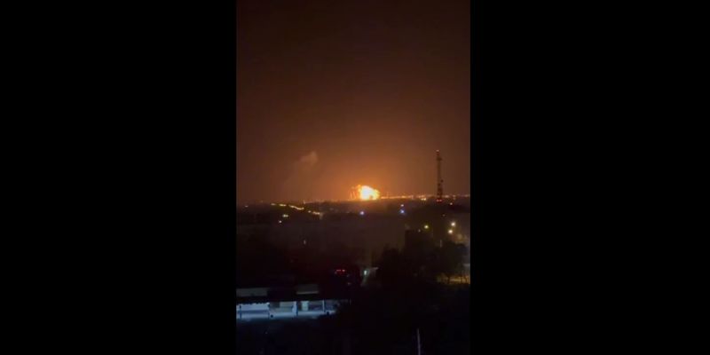 Около российского Краснодара под утро прогремели мощные взрывы: на месте попаданий разгорелся пожар