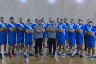 Сборная Украины примерила новую форму и отправилась на матчи против Туниса