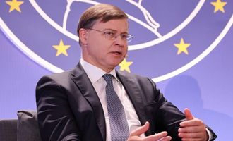 В Еврокомиссии призвали три страны ЕС снять ограничения на импорт зерна из Украины