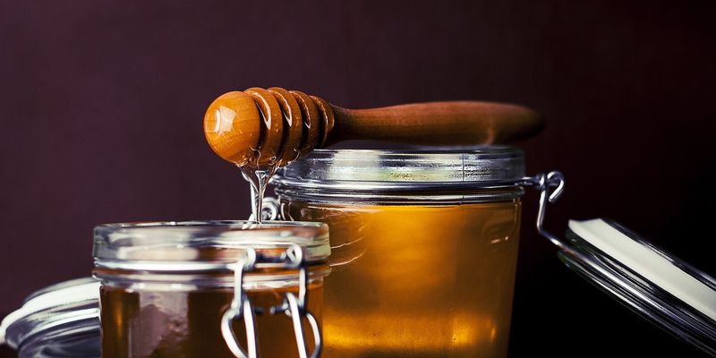 Иммунолог рассказала, правда ли мед помогает выздороветь при простуде