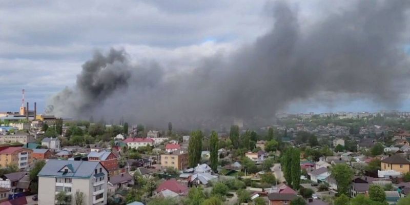 Взрыв и пожар: в российском Воронеже горит важный завод