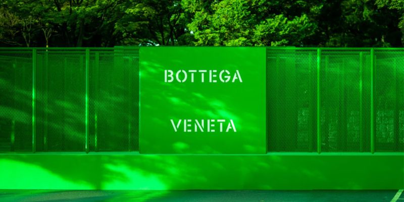 Bottega Veneta построили лабиринт, навеянный сериалом "Игра в кальмара"