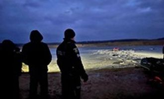 На Киевщине четверо детей провалились под лед, двое погибли