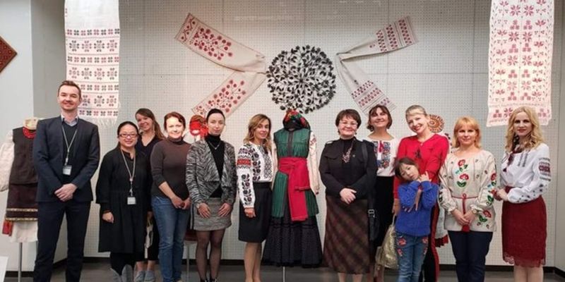 В японском фешнколедже открыли выставку украинской традиционной одежды