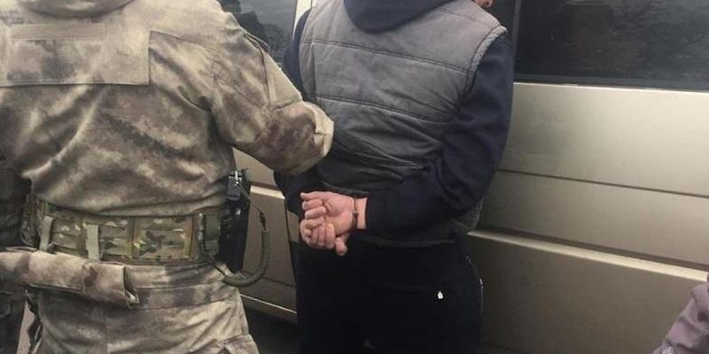 На Київщині пенсіонер МВС намагався відбити у поліцейських затриманого за розбій