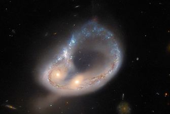 "Магическое" кольцо. Телескоп Хаббл сделал изображение необычной космической структуры