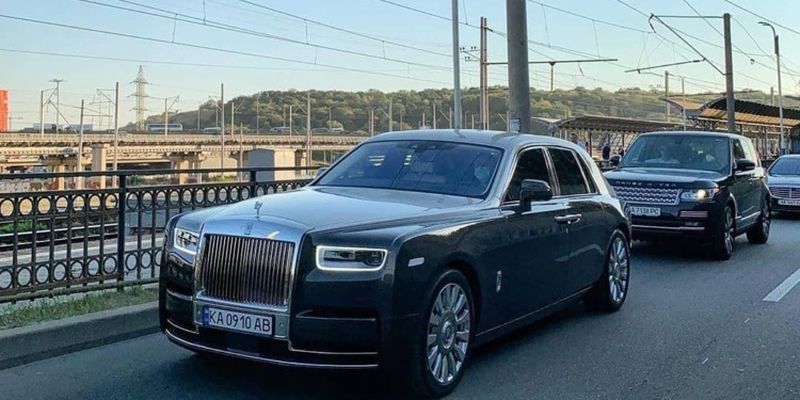 Стоит как 20 квартир: в Киеве заметили шикарный Rolls-Royce