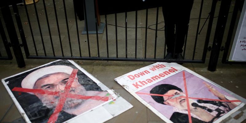 Politico: Ірану варто пильно вивчити урок смерті комунізму в Румунії