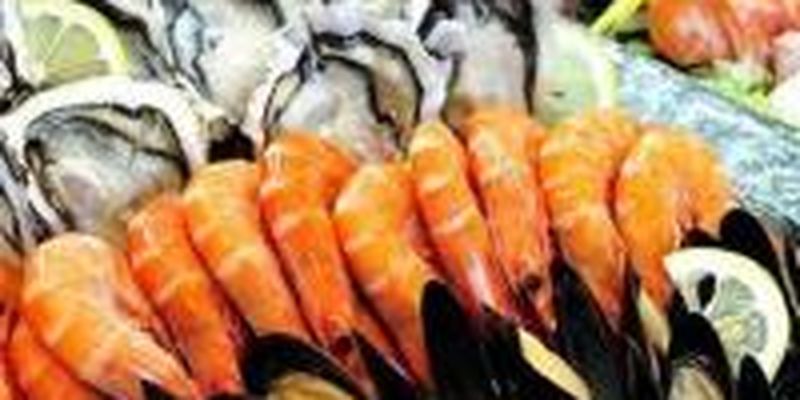 Девятнадцать человек отравились морепродуктами с рынков Бердянска