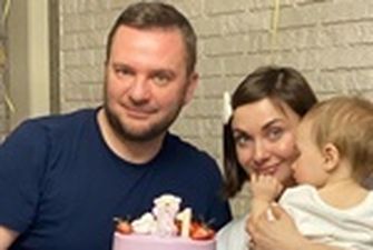 Телеведущая Анна Панова впервые показала лицо годовалой дочери