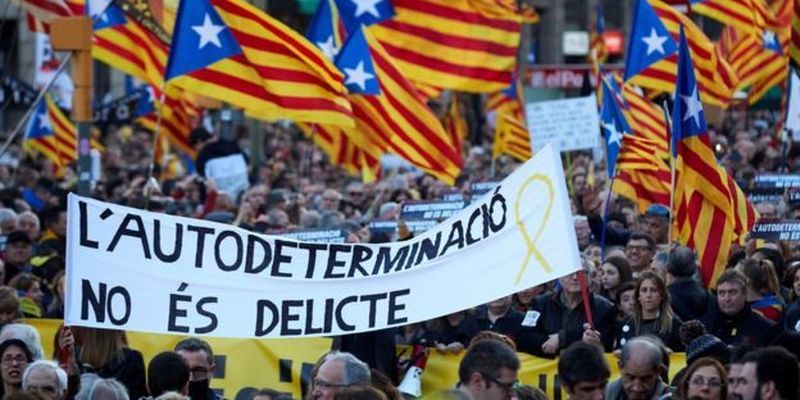"Свобода!" і "Незалежність!" Десятки тисяч людей протестували в Барселоні