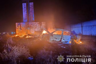 В Одеській області чоловік і жінка згоріли живцем в автомобілі через ДТП