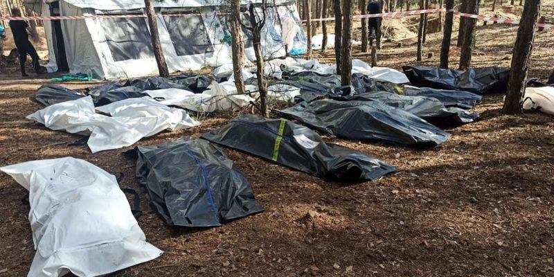 С места массового захоронения в Изюме эксгумировано уже 427 тел, из них 5 детских - Пантелеев