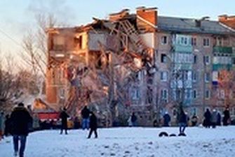В РФ рухнул подъезд жилого дома из-за взрыва: есть погибшие