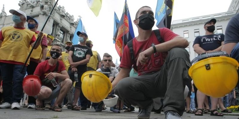 Шахтеры четвертый день протестуют под ОП